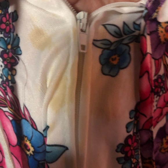 Vintage Village Fair Floral Nightgown- 657 $35 or $30 w/offer - Picture 3 of 6